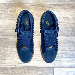 Nike Lebron Xlll NSW Lifestyle Size 9.5 Navy Blue